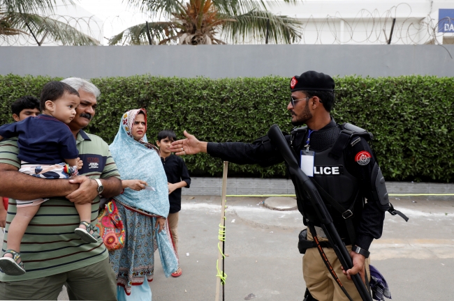 Pakistan seçimlerinde ilk sonuçlar belli oldu